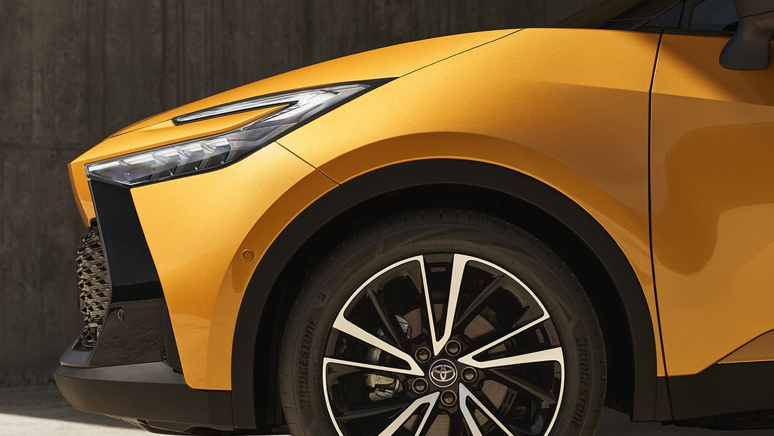 Toyota-C-HR-exterieur-wielbasis-oranje